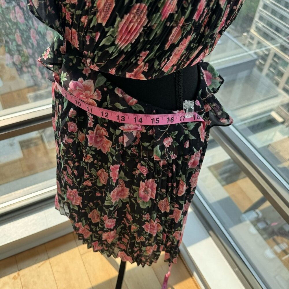 🆕 AMUR 🧿 X REVOLVE NWOT Sleeveless V Neck Pleat Floral Romper Size 8 - Picture 15 of 16